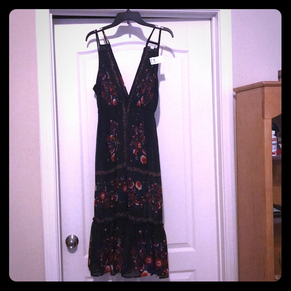 Beautiful floral dress!